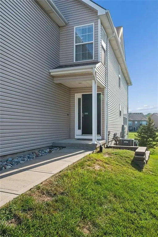 9747 N Lewis Avenue, Kansas City, MO 64157 - #2