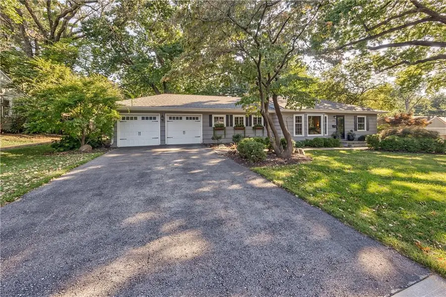 5401 W 65th Place, Prairie Village, KS 66202 - #2