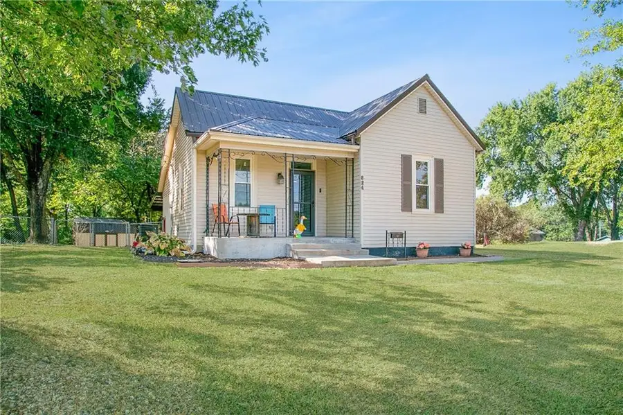 624 W Jefferson Street, Clinton, MO 64735 - #2