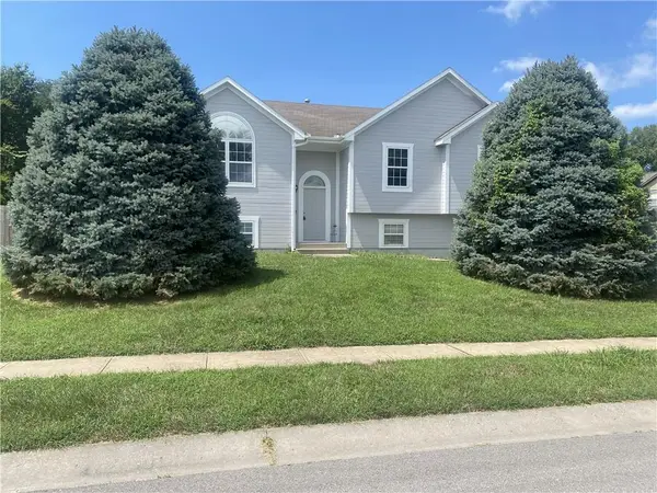 701 NW 51st Terrace, Kansas City, MO 64118