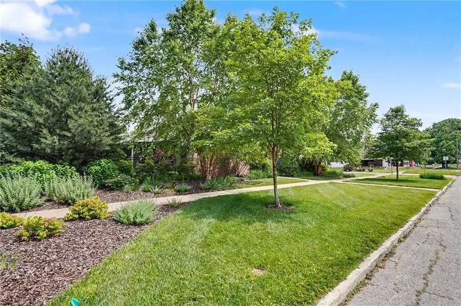 832 Ohio Street, Lawrence, KS 66044 - #2
