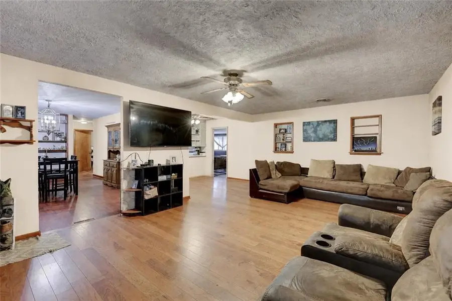 2205 Lincoln Avenue, Baxter Springs, KS 66713 - #2