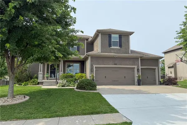 104 SW Shores Drive, Lee's Summit, MO 64064