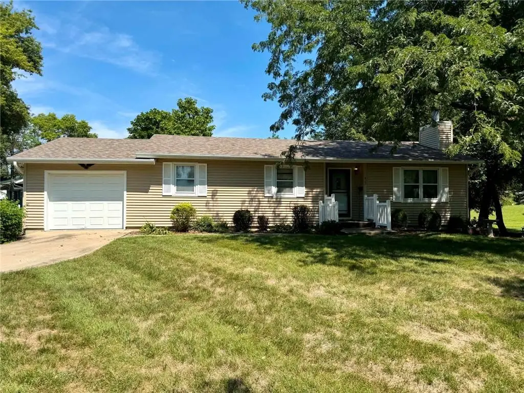 627 W Edwards Street, Maryville, MO 64468 - #1