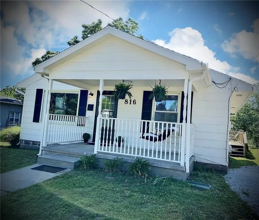 816 S College Street, Nevada, MO 64772 - #1