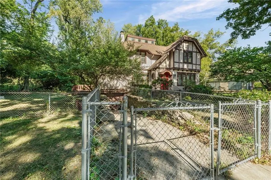 4928 Troostwood Road, Kansas City, MO 64110 - #3