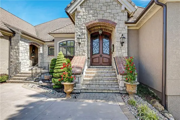 645 St James Court, Loch Lloyd, MO 64012