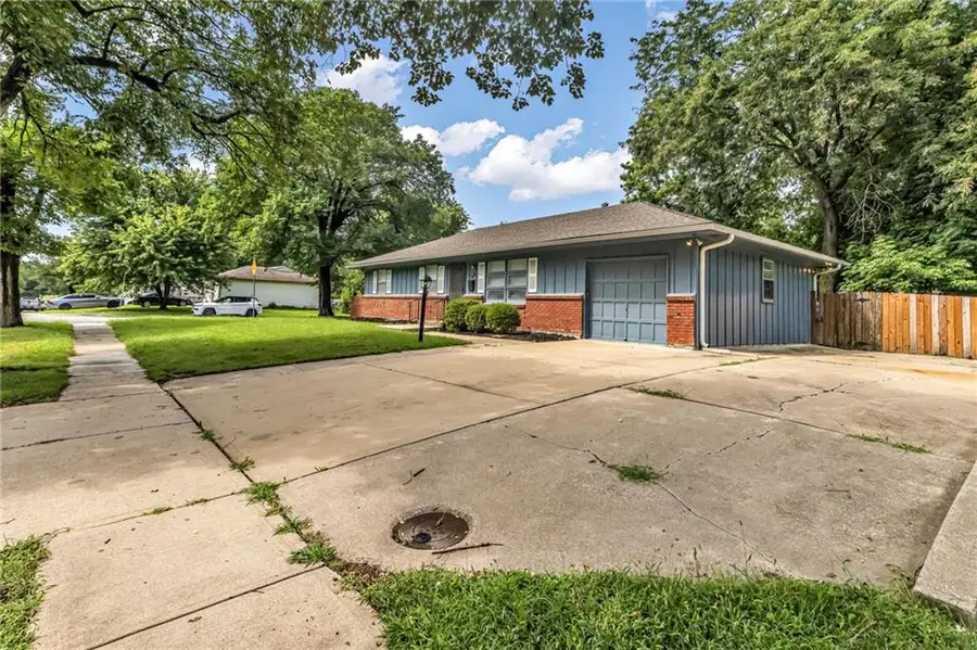 717 S Sunset Drive, Olathe, KS 66061 - #2