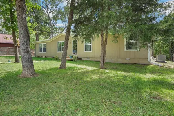 18 S Lakeside Circle, Linn Valley, KS 66040