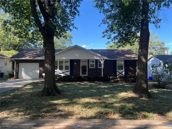 702 NE Darwin Street, Lee's Summit, MO 64063