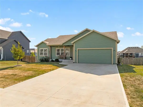 941 N Cottonwood Court, Tonganoxie, KS 66086
