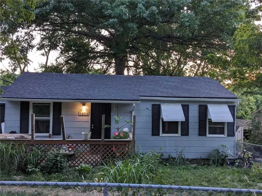 6606 Manchester Avenue, Kansas City, MO 64133 - #1