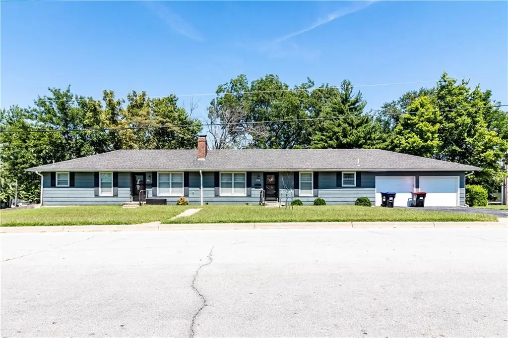 201-203 E Russell Avenue, Warrensburg, MO 64093 - #1