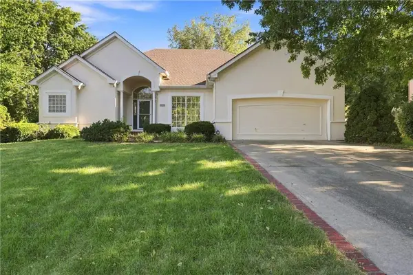 1403 NE Glenfield Court, Blue Springs, MO 64014