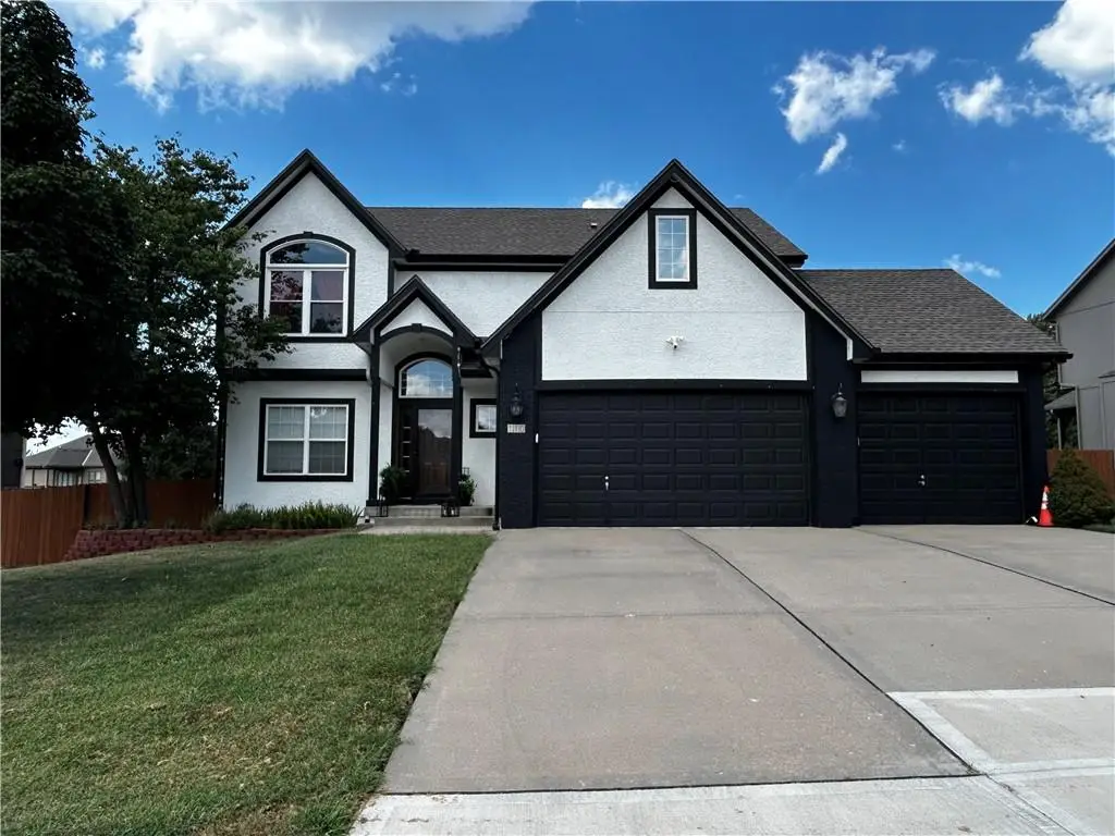 110 S Eastglen Drive, Raymore, MO 64083 - #1