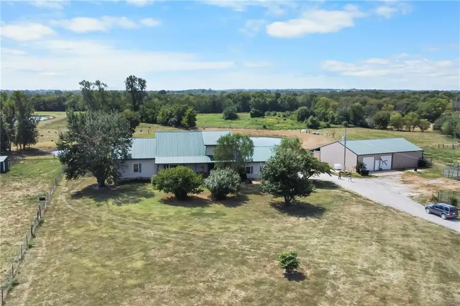 10815 W 2300 Road, Fontana, KS 66026 - #2