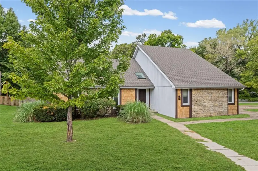 8300 Grant Avenue, Overland Park, KS 66212 - #3