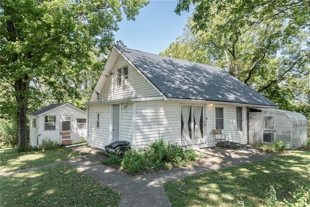 906 Sycamore Street, Valley Falls, KS 66088 - #1