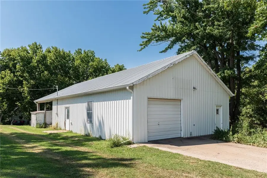 906 Sycamore Street, Valley Falls, KS 66088 - #3