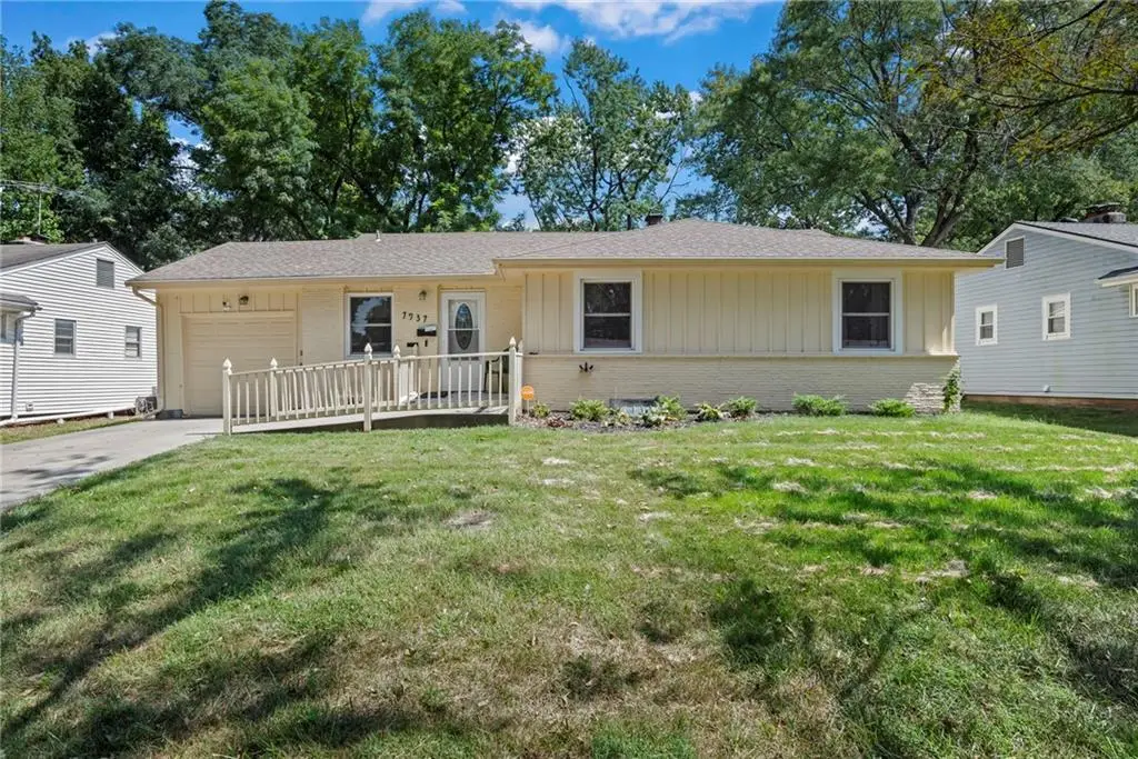 7937 Pennsylvania Avenue, Kansas City, MO 64114 - #1