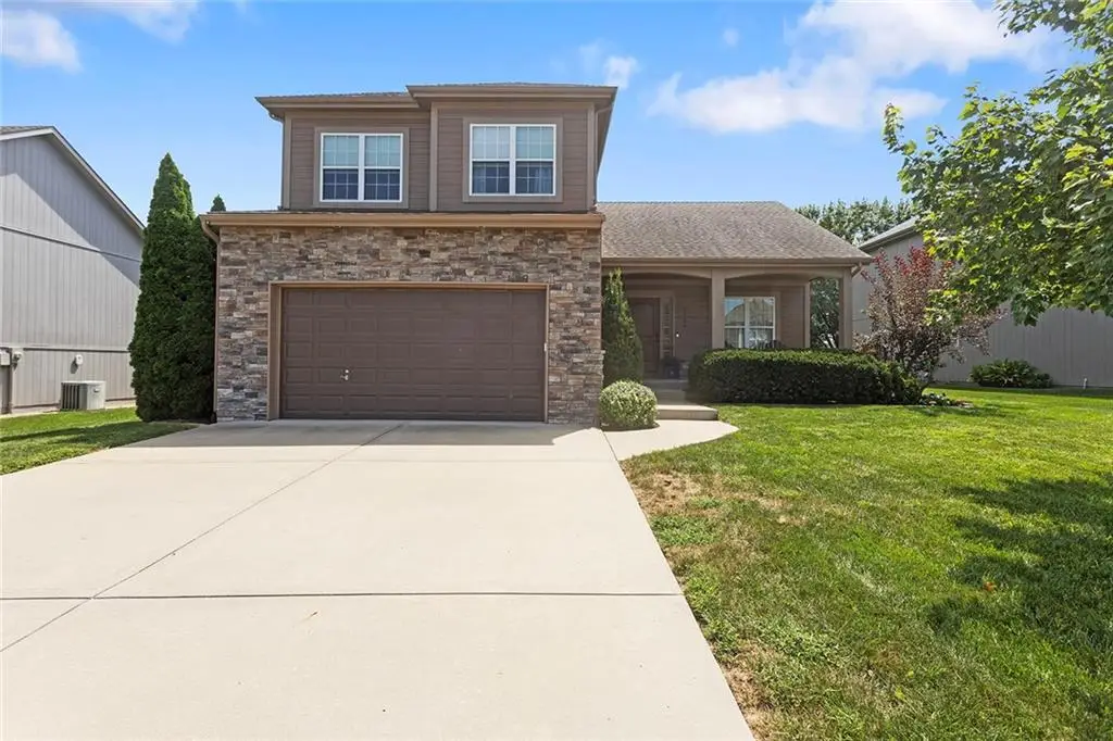 1725 NE Nine Oaks Drive, Lees Summit, MO 64086 - #1