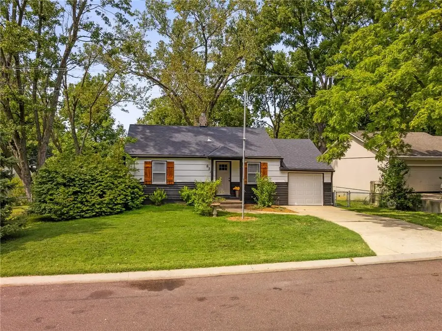 8542 Grandview Avenue, Overland Park, KS 66212 - #2