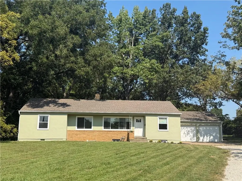 1704 E Mechanic Street, Harrisonville, MO 64701 - #1