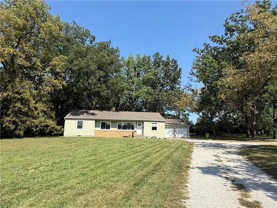 1704 E Mechanic Street, Harrisonville, MO 64701 - #2