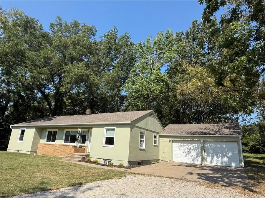 1704 E Mechanic Street, Harrisonville, MO 64701 - #3