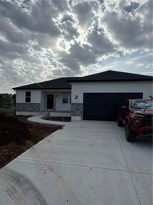 1415 Thomas Drive, Louisburg, KS 66053