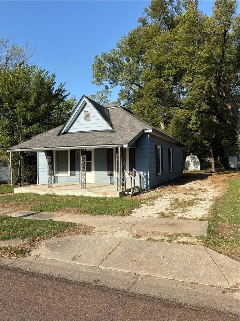 216 N 4th Street, Iola, KS 66749 - #1