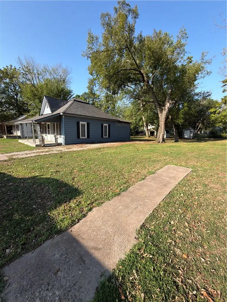 216 N 4th Street, Iola, KS 66749 - #2