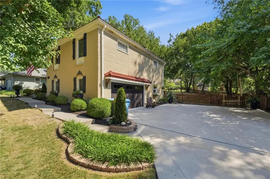 5405 W 80th Street, Prairie Village, KS 66208 - #3
