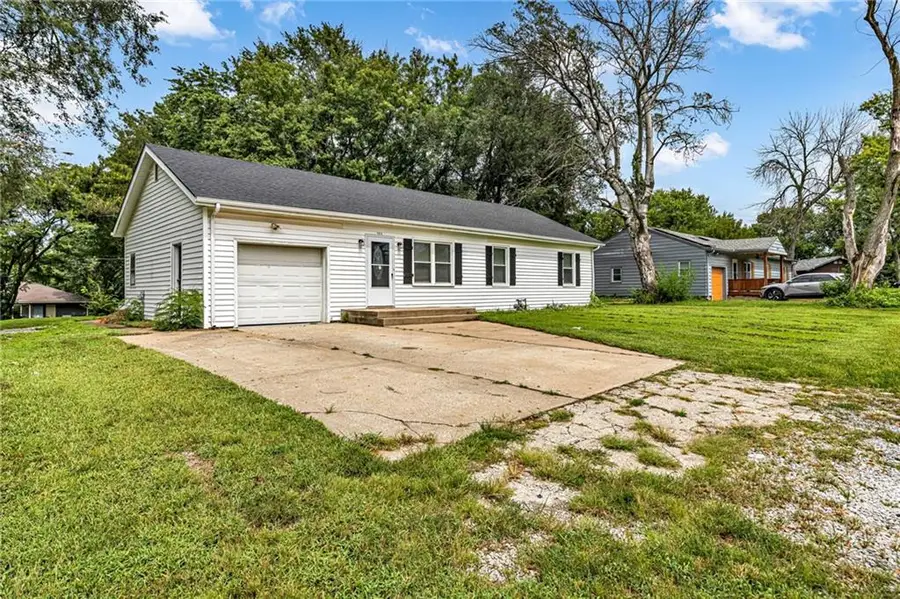 506 E 165th Street, Belton, MO 64012 - #2