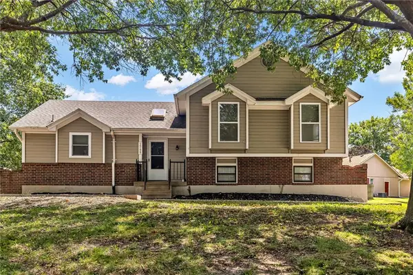 1748 SE Silkwood Court, Lee's Summit, MO 64063