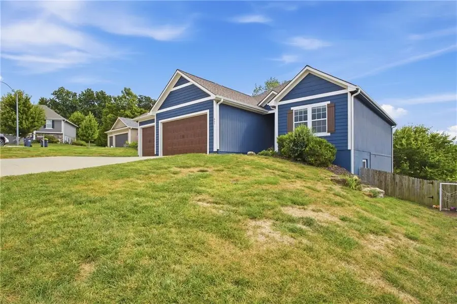 807 SW Mill Creek Court, Grain Valley, MO 64029 - #2