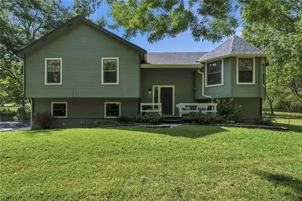 21820 S Martha Road, Peculiar, MO 64078