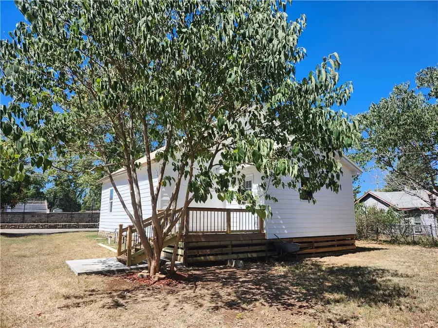 817 Scott Avenue, Fort Scott, KS 66701 - #2