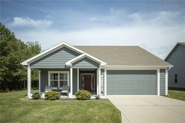 400 NE Chestnut Court, Oak Grove, MO 64075