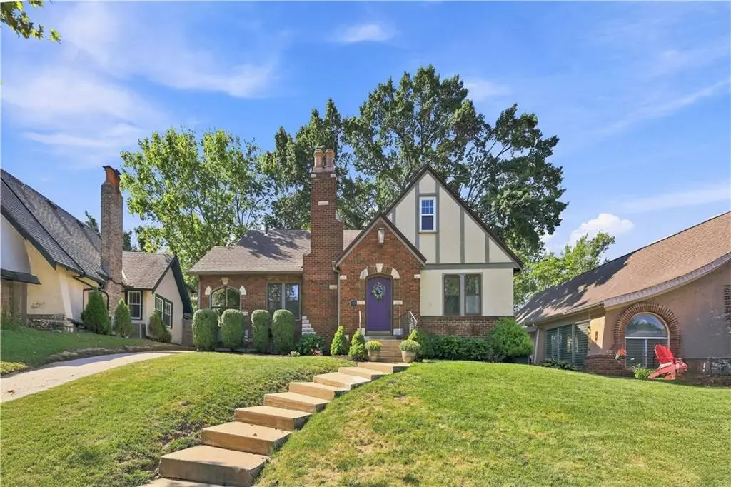 321 E 69th Street, Kansas City, MO 64113 - #1