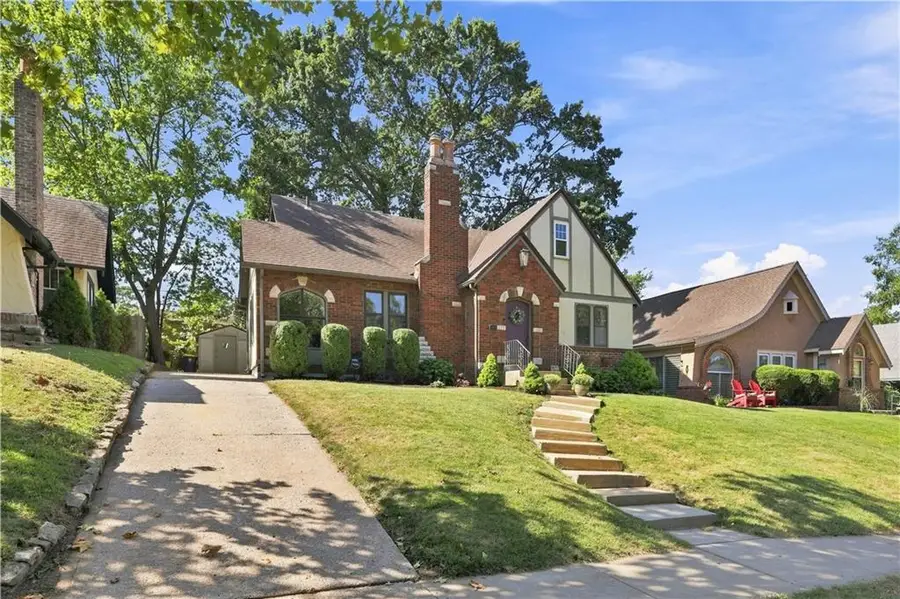 321 E 69th Street, Kansas City, MO 64113 - #2