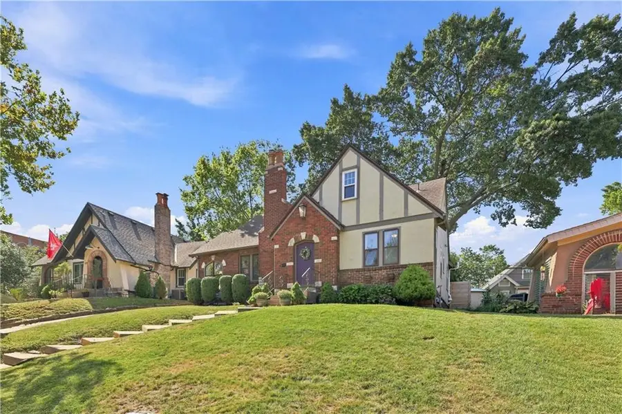 321 E 69th Street, Kansas City, MO 64113 - #3