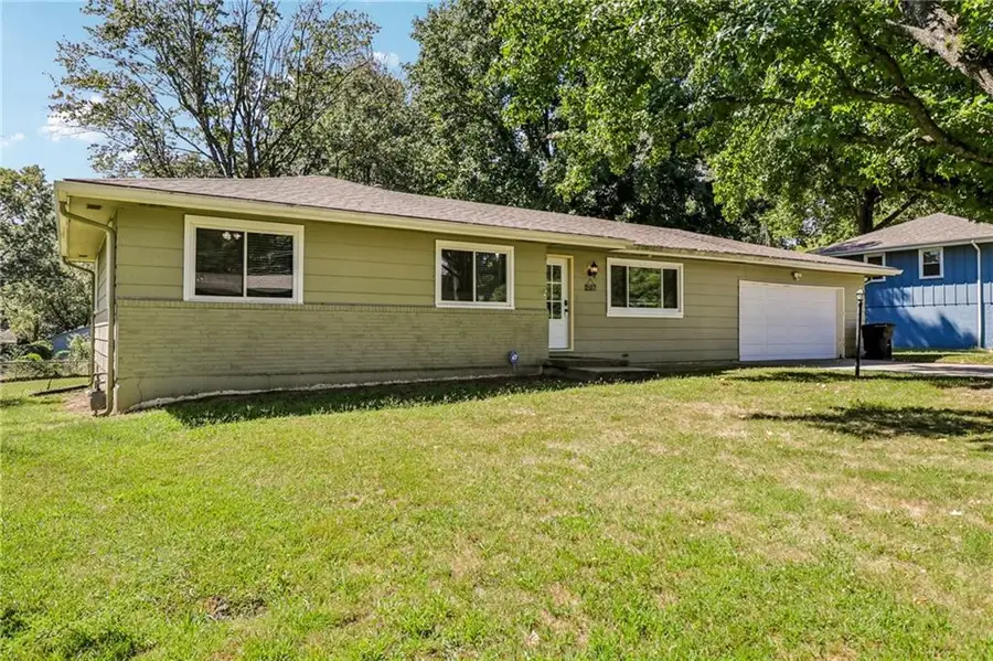 207 SW 19th Street, Oak Grove, MO 64075 - #2