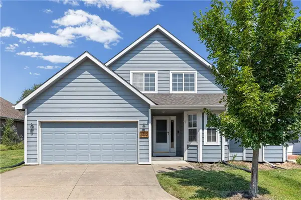 2402 E 27th Terrace, Lawrence, KS 66046