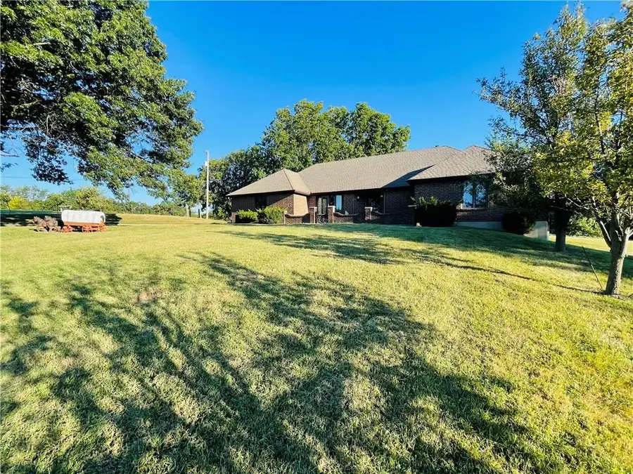 9556 Parallel Parkway, Kansas City, KS 66109 - #3