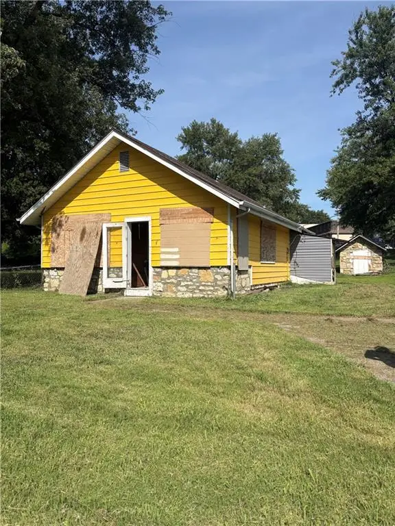 3717 N Brighton Avenue, Kansas City, MO 64117