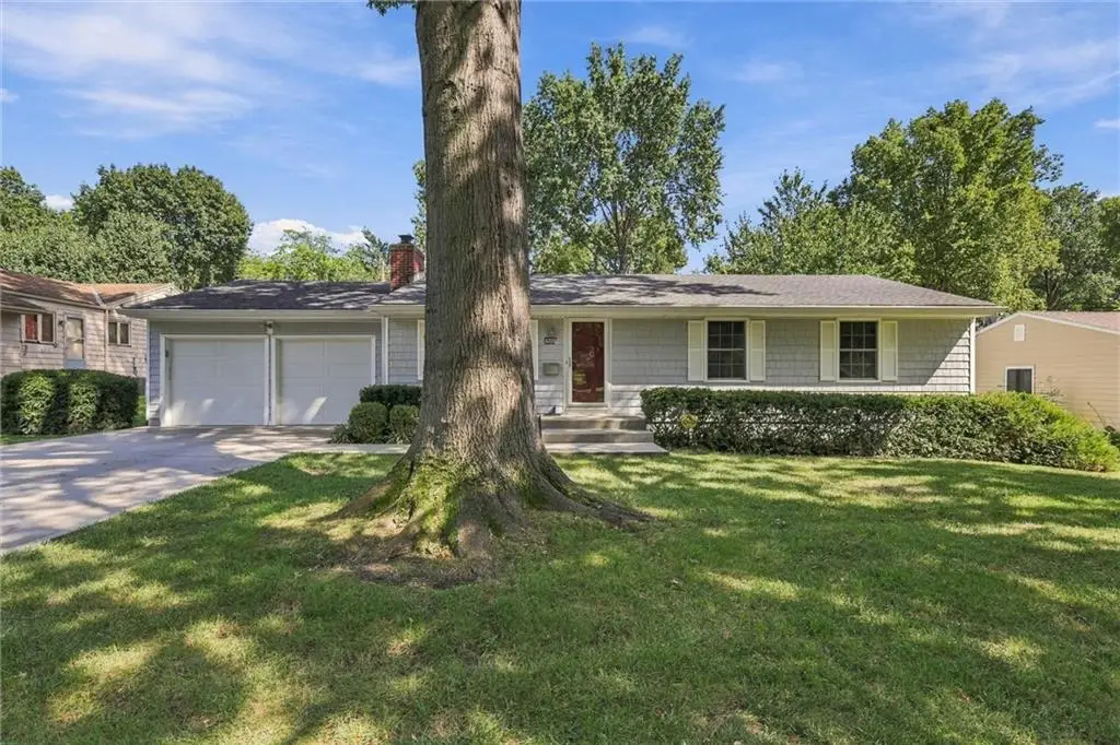 8703 Belleview Avenue, Kansas City, MO 64114 - #1