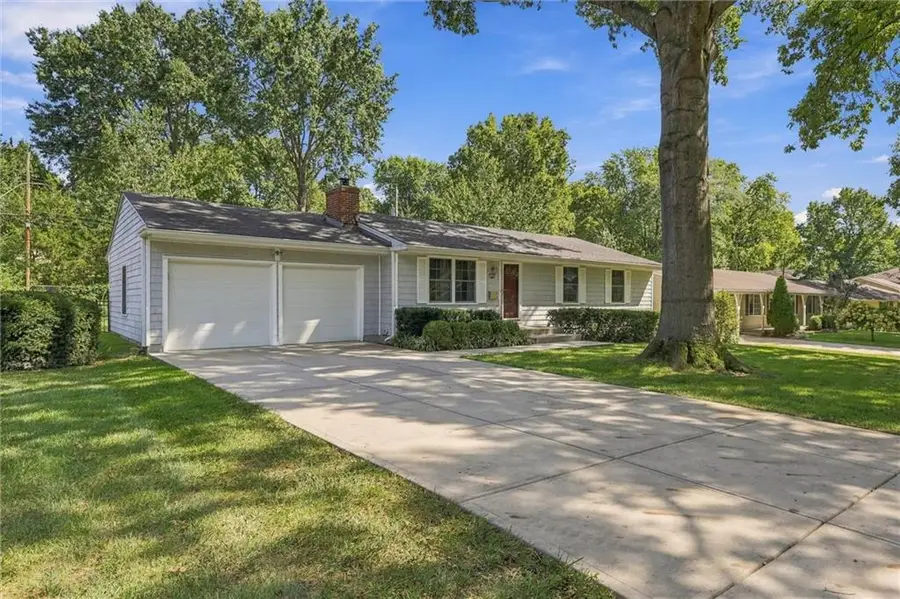 8703 Belleview Avenue, Kansas City, MO 64114 - #2