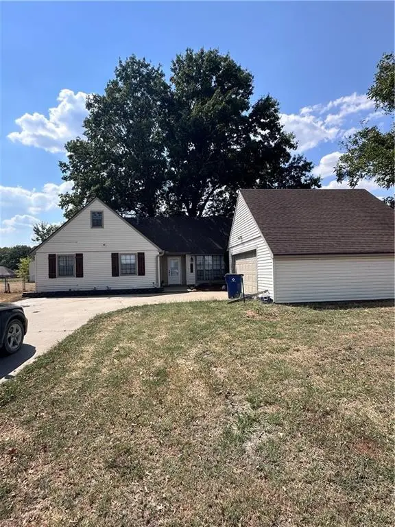 512 Westwood Drive, Coffeyville, KS 67337 - #1