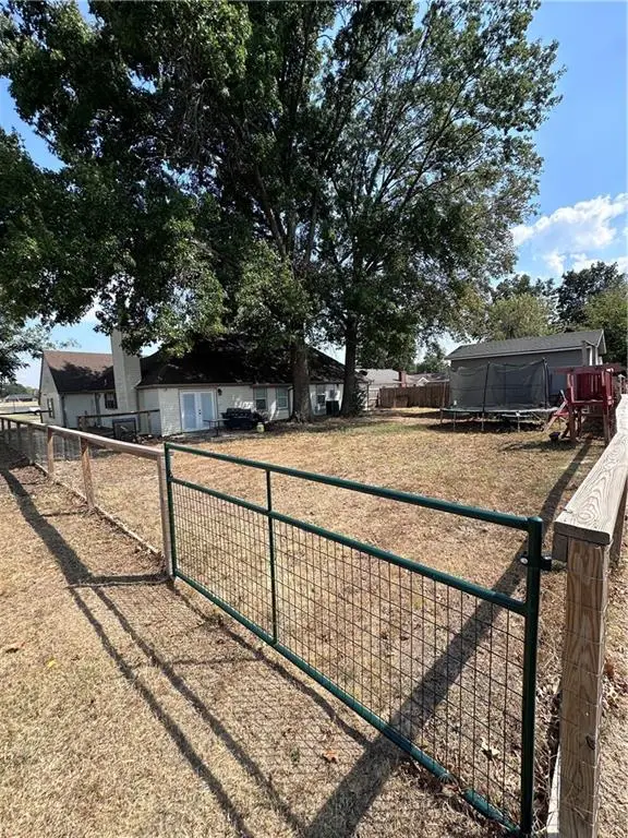 512 Westwood Drive, Coffeyville, KS 67337 - #3